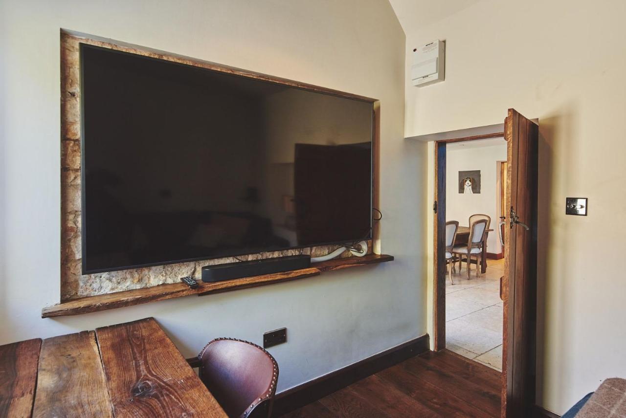 Large Stylish Luxury Cotswold Cottage - Ideal For Families, W/ Ev Charging Andoversford Zewnętrze zdjęcie