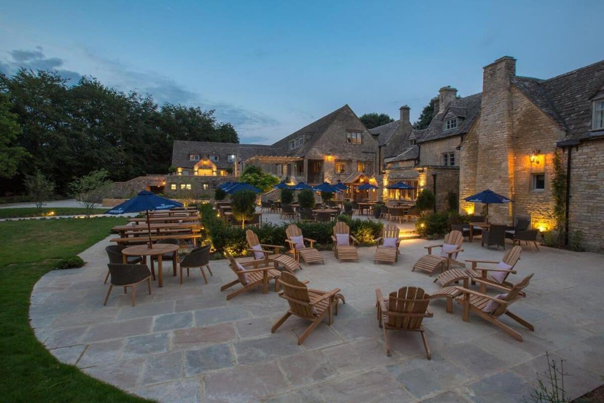 Large Stylish Luxury Cotswold Cottage - Ideal For Families, W/ Ev Charging Andoversford Zewnętrze zdjęcie