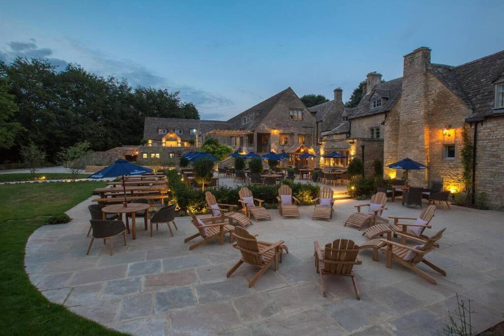 Large Stylish Luxury Cotswold Cottage - Ideal For Families, W/ Ev Charging Andoversford Zewnętrze zdjęcie