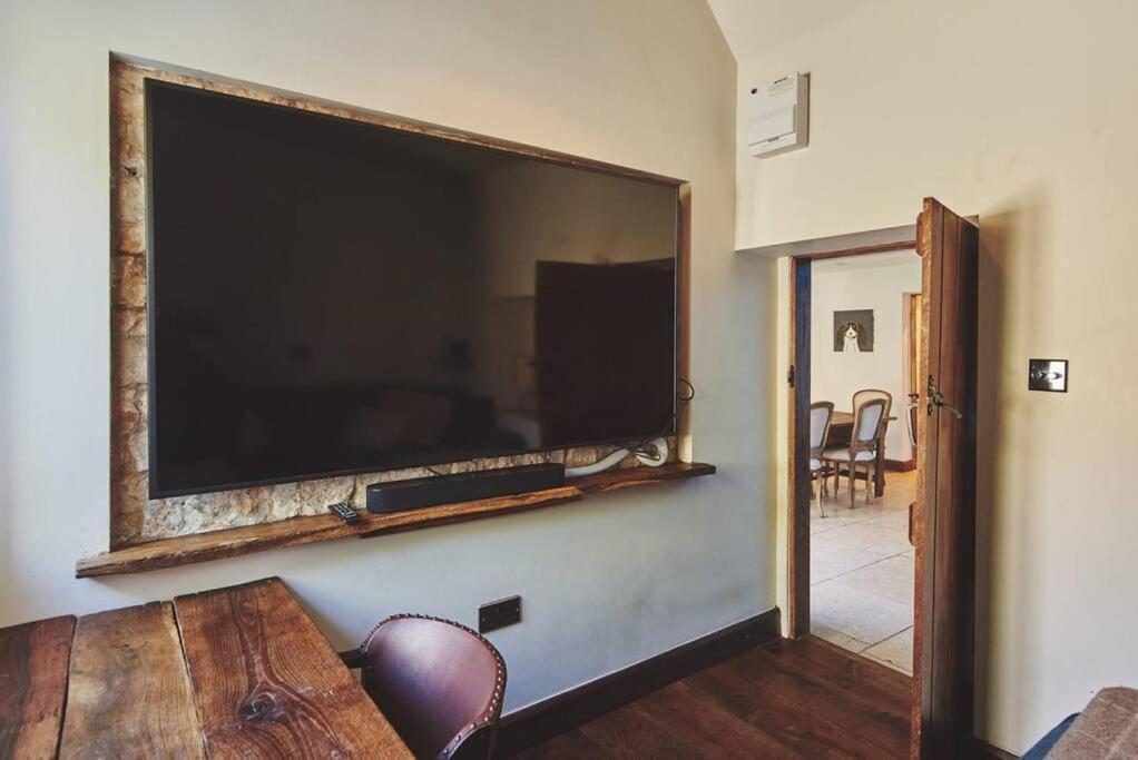 Large Stylish Luxury Cotswold Cottage - Ideal For Families, W/ Ev Charging Andoversford Zewnętrze zdjęcie