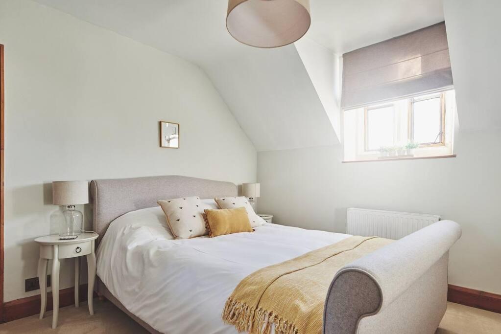 Large Stylish Luxury Cotswold Cottage - Ideal For Families, W/ Ev Charging Andoversford Zewnętrze zdjęcie